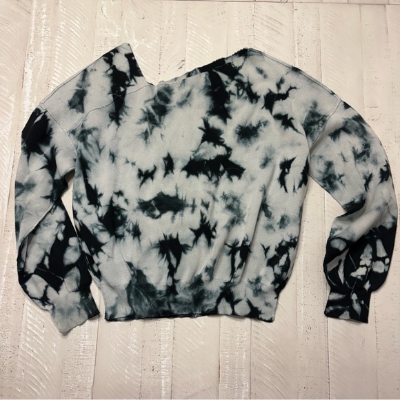 Line and Dot women’s asymmetrical off shoulder black tie dye sweater size medium - Picture 4 of 4